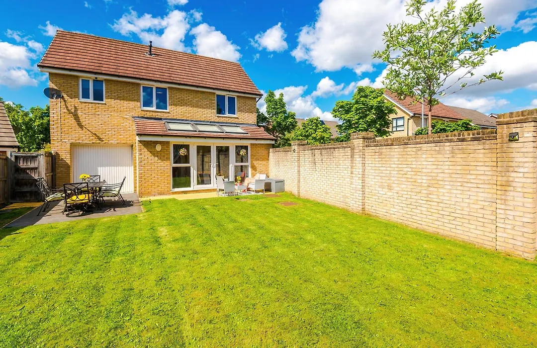 Stunning Riverside 3-Bed Home By 53 Degrees Property In Manchester With Garden & Free Parking!-1