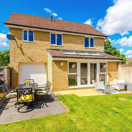 Stunning Riverside 3-Bed Home By 53 Degrees Property In Manchester With Garden & Free Parking!-2